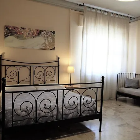 Cameracaffe Centro Bed & Breakfast 3*